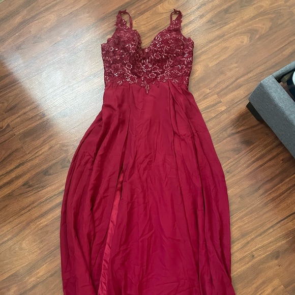 Wine red prom dress with leg slit. Size US12, great condition, only wore once - Picture 2 of 6